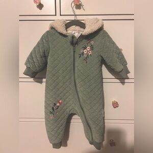 Tahari baby girl snowsuit with hat zipper closure